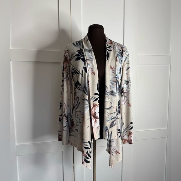 Jostar Slinky Travel Knit Open Front Cascade Hem Floral Print Top Cardigan - Picture 4 of 9